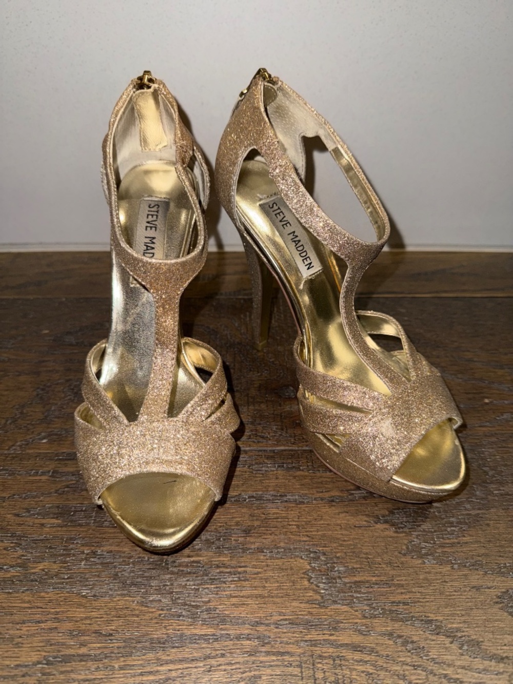 Steve Madden Haylow-G Gold Glitter Platform T-Strap Heels Size 6
